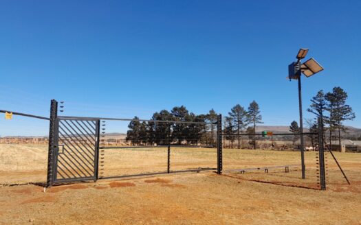 TWO VACANT PLOTS (2.4 HECTARES) FOR SALE – EACH ONE FULLY ENCLOSED WITH A 2.4m HIGH FREESTANDING ELECTRIC FENCE AND A 7m SLIDING GATE