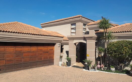 Modern Four-Bedroom Townhouse in Exclusive Jordaan Park