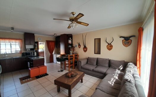 CHARMING FREESTANDING FACE BRICK THREE- BEDROOM TOWNHOUSE IN JORDAAN PARK FOR SALE