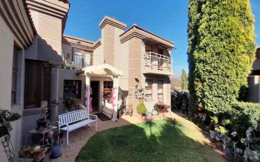 Modern Four-Bedroom Townhouse in Exclusive Jordaan Park