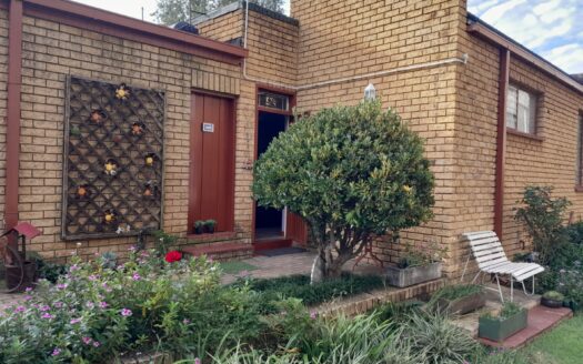 SPACIOUS TWO-BEDROOM TOWNHOUSE FOR SALE IN SECURE COMPLEX – A MUST-SEE!