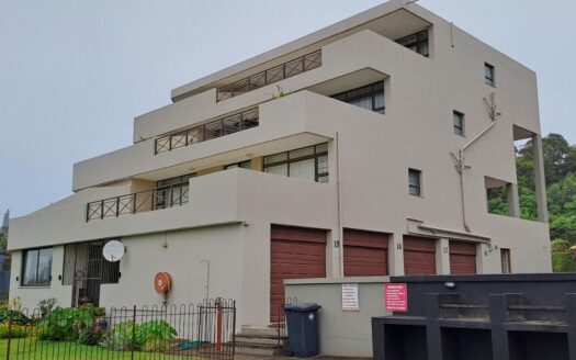 3 Bedroom Apartment overlooking the Margate Lagoon