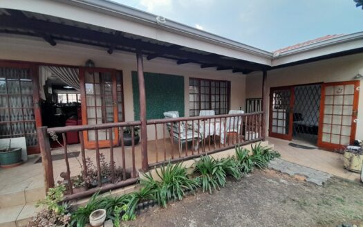 Private Panhandle Living with Income Potential in the Heart of Bergsig