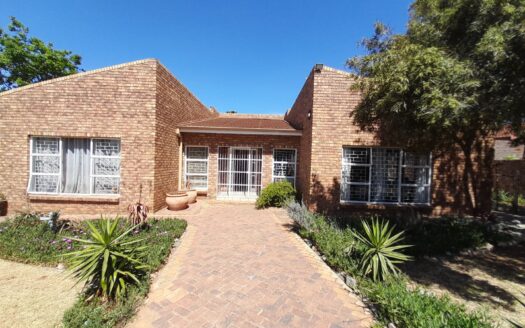 Low-Maintenance Five-Bedroom Facebrick Home for Sale in Jordaan Park