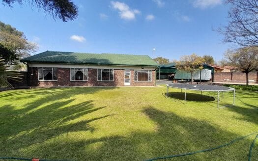CHARMING MODERN 3-BEDROOM FAMILY HOME WITH SPACIOUS GARDEN IN RENSBURG