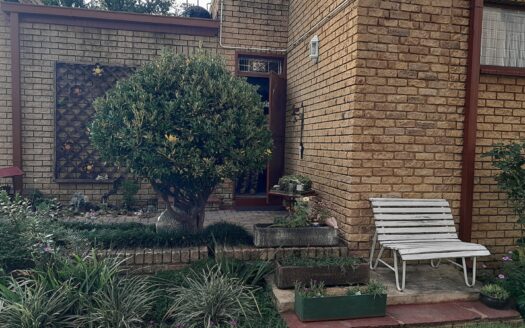 SPACIOUS TWO-BEDROOM TOWNHOUSE FOR SALE IN SECURE COMPLEX – A MUST-SEE!