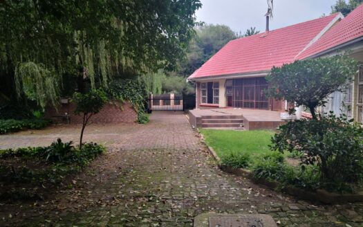 SOLE MANDATE – FOUR-BEDROOM FAMILY HOME, TWO BEDROOM FLATLET AND WELL SIZED ENTERTAINMENT AREA ON A 2099 SQUARE METER STAND – CENTRAL HEIDELBERG