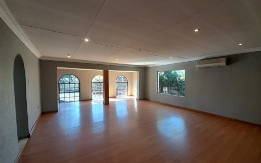 CHARMING 3-BEDROOM FAMILY OASIS WITH SWIMMING POOL AND AN ENTERTAINMENT AREA ON A CORNER STAND IN HEIDELBERG
