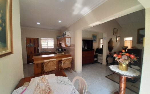 CHARMING TWO-BEDROOM TOWNHOUSE IN A SECURE COMPLEX PERFECT FOR FIRST TIME BUYERS OR INVESTORS