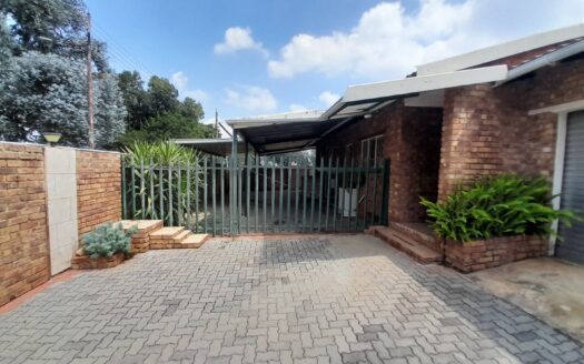 SECTIONAL TITLE TWO BEDROOM FACE BRICK TOWNHOUSE IN BERGSIG FOR SALE WITH ENCLOSED ENTERTAINMENT AREA