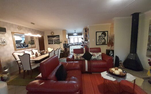 Private Panhandle Living with Income Potential in the Heart of Bergsig