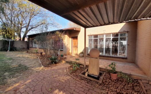SPACIOUS 5-BEDROOM FAMILY HAVEN WITH POOL AND ENTERTAINMENT AREA IN UPPER RENSBURG