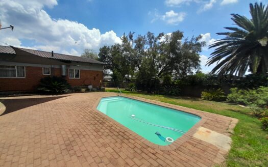 Stunning Three-Bedroom Family Home in Upper Rensburg with Swimming Pool – Entertainers’ Dream!