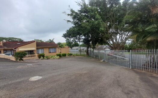 Townhouse with Flatlet close to Hibiscus Mall / KZN