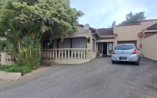 Townhouse with Flatlet close to Hibiscus Mall / KZN