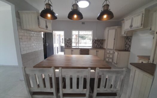 Renovated to Perfection – A Move-In Ready Three-Bedroom Family Haven in Heidelberg