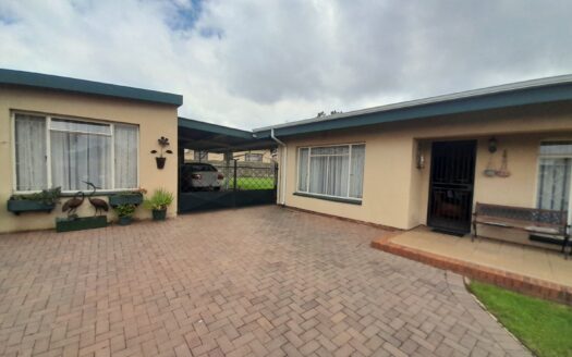 Perfectly Positioned Three-Bedroom Family Home with Flatlet & Expansion Potential in Upper Heidelberg