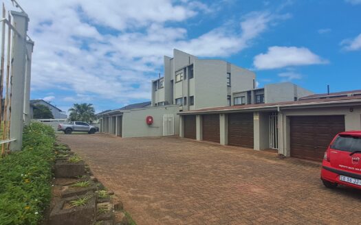 2 Bedroom Duplex in Ramsgate /KZN with Direct Beach Access