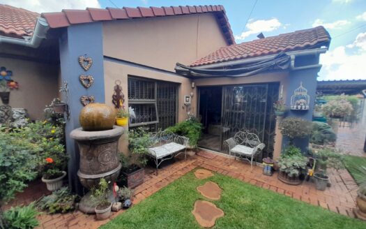 Modern, Low-Maintenance Three-Bedroom Townhouse in Sought-After Bergsig. The Perfect Start or Peaceful Downscale