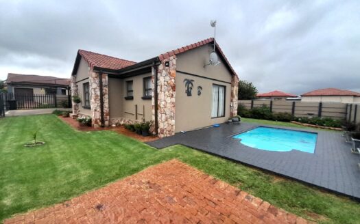MODERN, CHARMING LOCK-UP AND GO TWO-BEDROOM HOME IN A SECURE BERGSIG COMPLEX WITH POOL