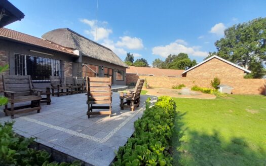 FOUR-BEDROOM FAMILY HOME WITH POOL AND ENTERTAINMENT AREA