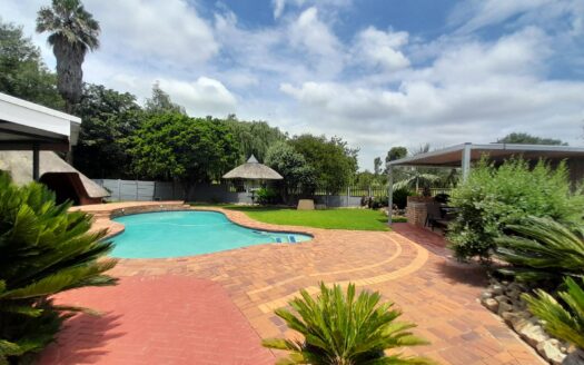 SPECTACULAR THREE-BEDROOM FAMILY HOME PLUS TWO BEDROOM GRANNY FLAT, A BACHELOR'S FLAT, LAPA AND A SOLAR HEATED POOL