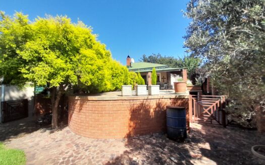 Three bedroom Golden Oldie for sale in the heart of Heidelberg.