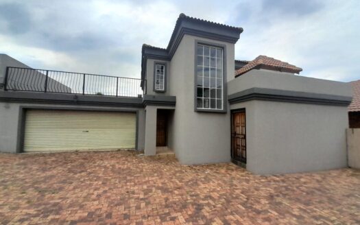Exclusive Mandate | Stylish, Newly Renovated Three-Bedroom Duplex in Bergsig, Heidelberg