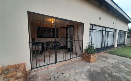Perfectly Price two bedroom home with endless possibilities on a large 1,190m² stand