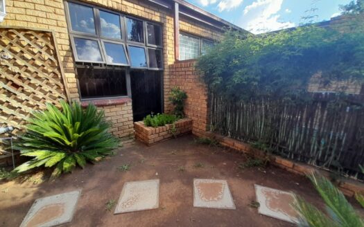 Modern, Move-In Ready Townhouse in Secure Heidelberg Central Complex