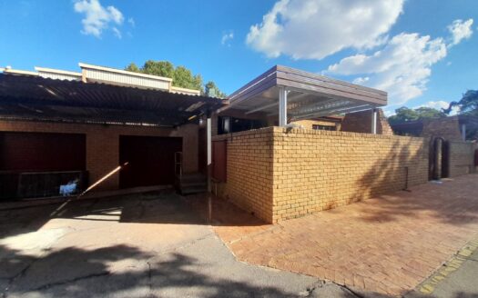 Modern, Move-In Ready Townhouse in Secure Heidelberg Central Complex