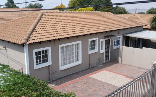 Newly renovated three-bedroom townhouse in Bergsig secure complex