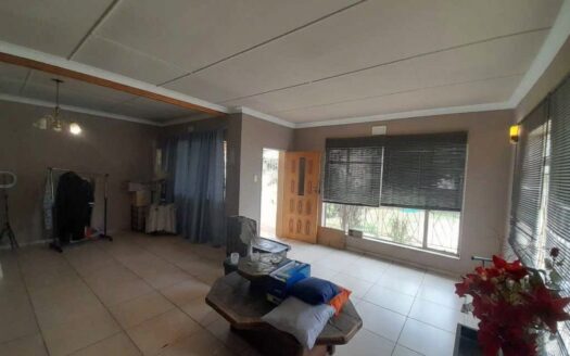 Three bedroom family home with one bedroom flatlet and Pool for sale in the Upper Rensburg