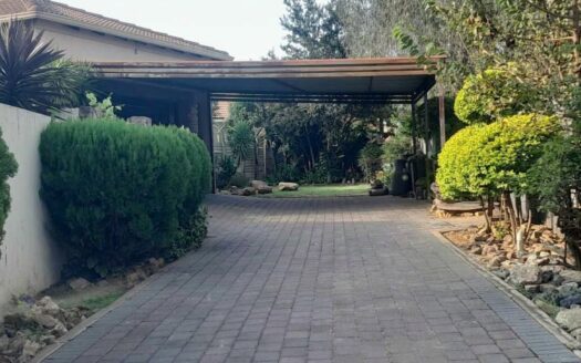 Three bedroom Family Home with Open Plan Living and Swimming Pool tucked away on a private panhandle