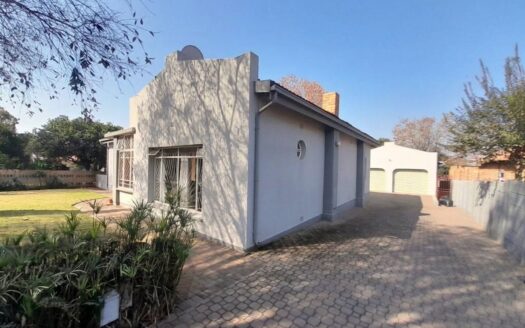 A Timeless Golden Oldie Family Home with Modern Comforts Plus a Flatlet in the Heart of Heidelberg