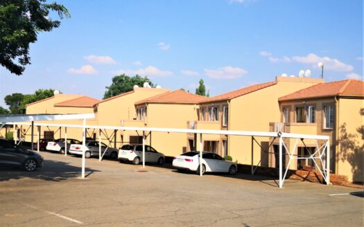 MODERN TWO BEDROOM FIRST FLOOR APARTMENT IN JORDAAN PARK.