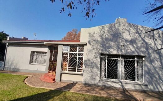 A Timeless Golden Oldie Family Home with Modern Comforts Plus a Flatlet in the Heart of Heidelberg