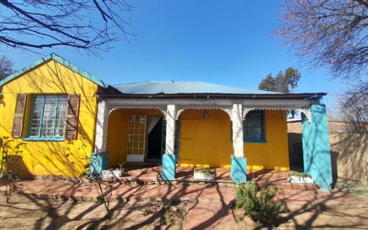Charming Golden Oldie Filled with Character in a Quiet Cul-de-Sac – Lower Rensburg
