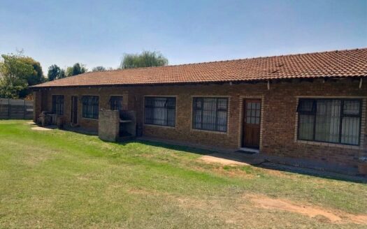 DUAL-INCOME INVESTMENT OPPORTUNITY – TWO 3-BEDROOM HOMES ON A 1,190m² STAND